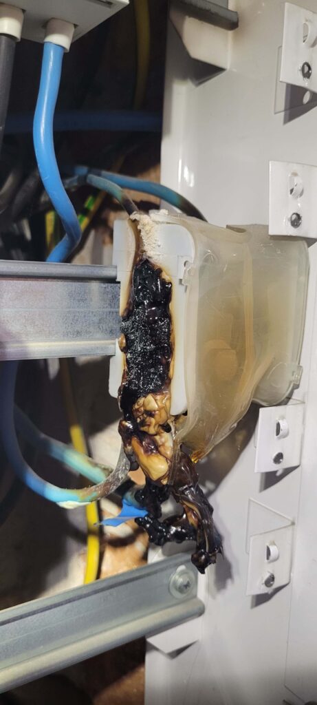 Pożar głównego połączenia neutralnego w instalacji elektrycznej